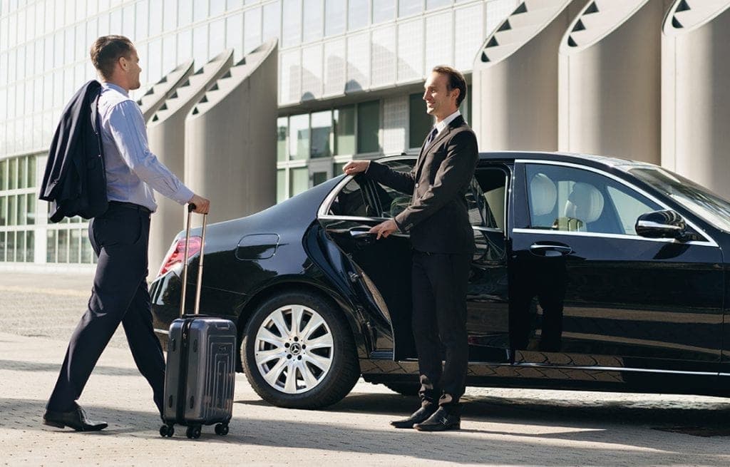 Why Business Travelers Prefer Limousine Service Los Angeles
